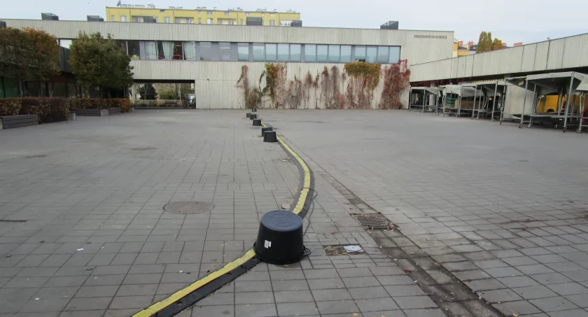 Ile lat jeszcze na Zieleniaku będą królowały wiaderka z prądem?