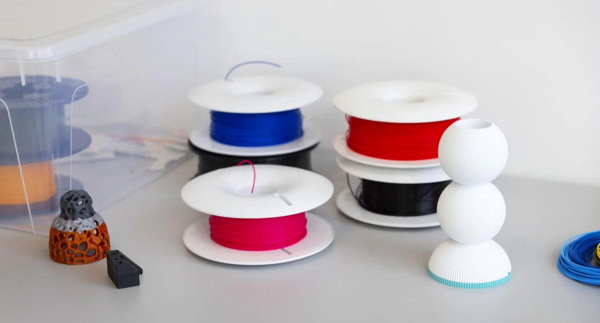 Jak wybrać odpowiedni materiał do druku 3D dla swoich projektów?