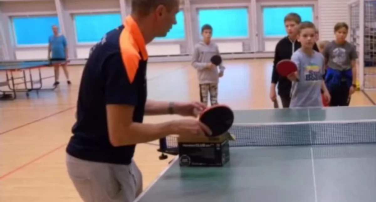 sport, Świąteczny turniej tenisa stołowego - zdjęcie, fotografia