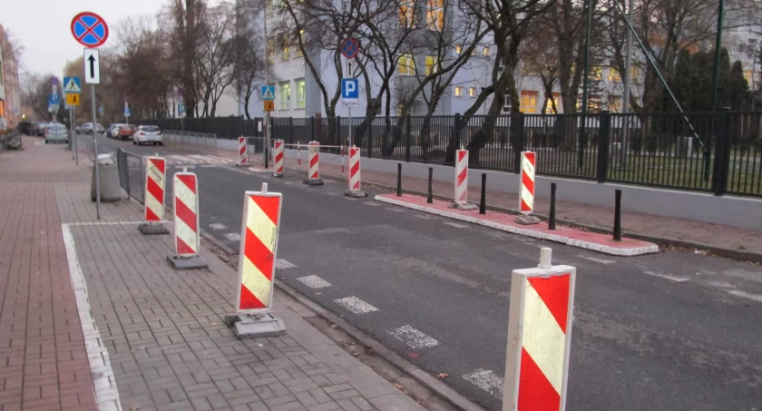 ulice, Ulica Siemieńskiego coraz bardziej przyjazna kierowcom - zdjęcie, fotografia