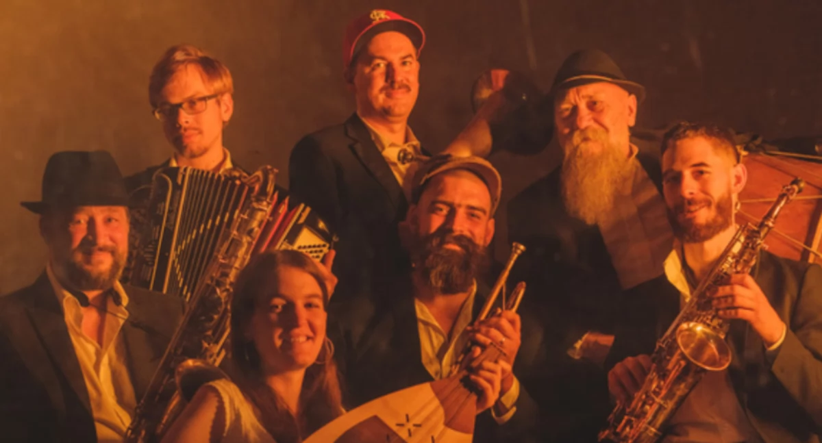 Muzyka, Csángó Brass Night czyli bałkańska potańcówka - zdjęcie, fotografia