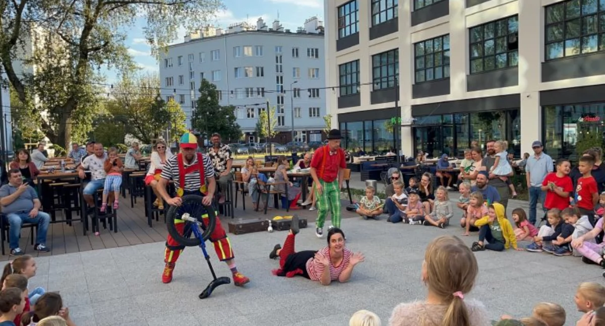 teatr, Festiwal Sztuka Ulicy niezwykłe widowisko warsztaty cyrkowe Ochocie! - zdjęcie, fotografia
