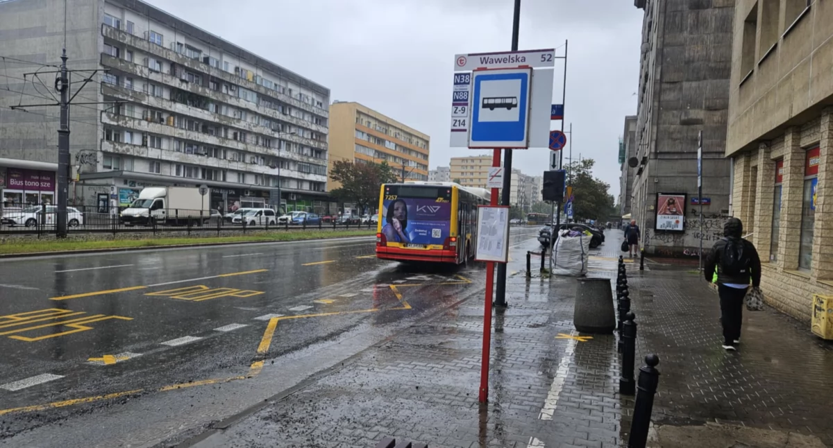 komunikacja, Przystanek imienia nierozgarniętych urzędników - zdjęcie, fotografia