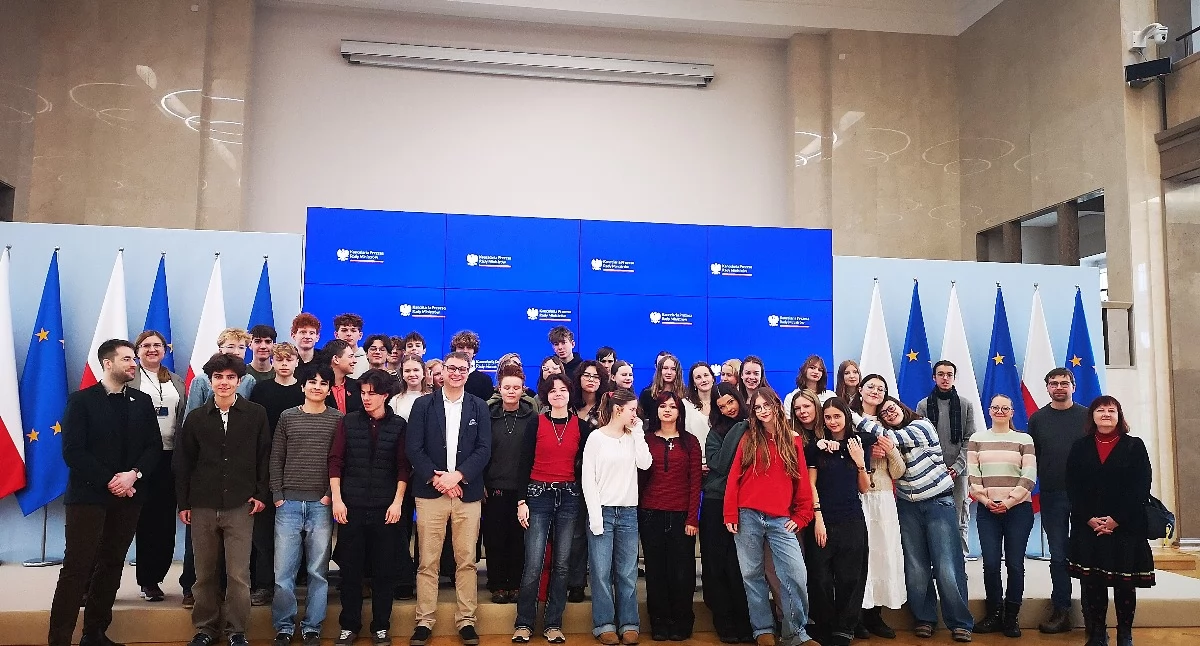 Placówki edukacyjne, łączy Juliusza Słowackiego Tomasza Manna Demokracja praktyce! - zdjęcie, fotografia