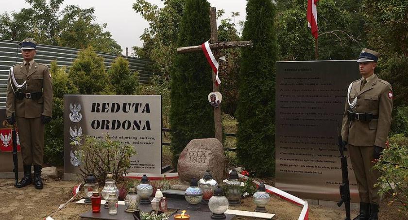 Rocznica obrony Reduty Ordona. Warta honorowa.