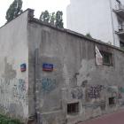 Reklama w oknie zerwana