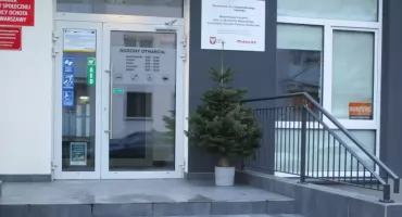 Pojawiająca się i znikająca choinka w OPS na Majewskiego