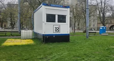 Plac Narutowicza - kibel dla upoważnionych