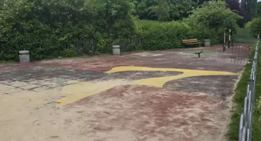 Plac zabaw w Parku Korotyńskiego  - jeszcze długo poczekamy
