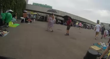 Garażówka walczy z deszczem a dachu brak