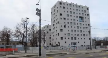 Upragnione przez miejskich estetów klocki już stoją