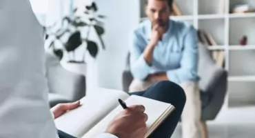 Psychoterapeuta - kim jest, kiedy warto się do niego zgłosić i jak wybrać odpowiedniego specjalistę?