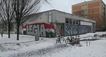 Opuszczone pawilony handlowo- usługowe na Ochocie