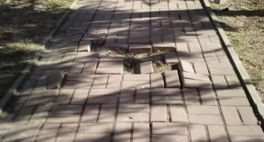 Ile może trwać naprawa chodnika