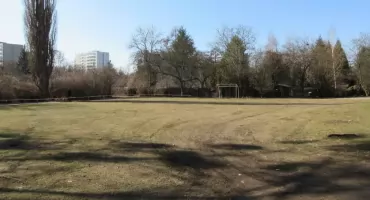 Boisko przy Sąchockiej 1 opustoszałe