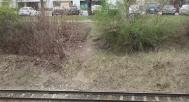 Granica Pomiędzy Ochotą a Włochami dalej śmieciami stoi