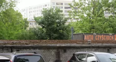 Jakby odsprzedał na stałe takie garaże na pewno by wyglądałyby lepiej 