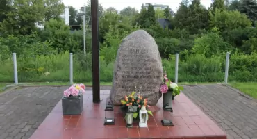 Stan przygotowania pomników na uroczystości upamiętniające Powstanie Warszawskie