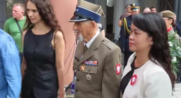 Uroczyste obchody 1 Sierpnia na Filtrowej i pod Zieleniakiem. 